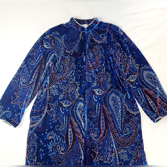 Expressions Blue Paisley Robe - Picture 8 of 14